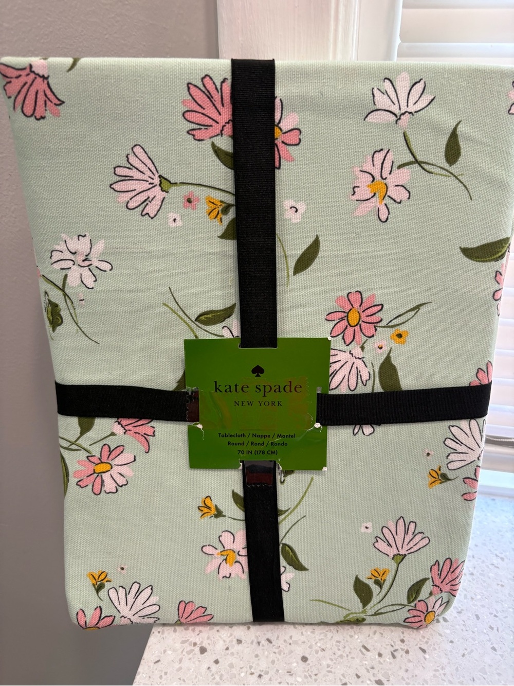NEW kate spade Mint Tablecloth - Pink Daisy Print- Round 70 inch diameter